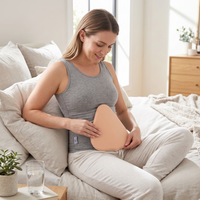 mujer utilizando tablilla despues de una cirugia para mantener los resultados de la marca bella form color nude 
